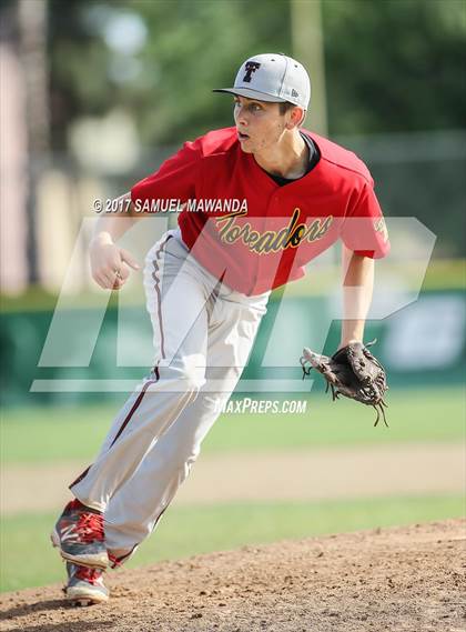 Thumbnail 2 in Taft vs Granada Hills Charter photogallery.