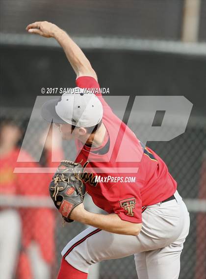 Thumbnail 3 in Taft vs Granada Hills Charter photogallery.