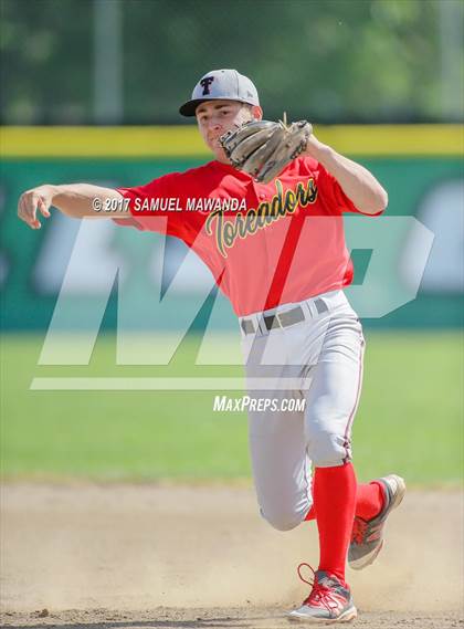 Thumbnail 3 in Taft vs Granada Hills Charter photogallery.