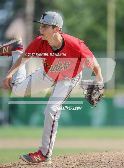 Thumbnail 3 in Taft vs Granada Hills Charter photogallery.