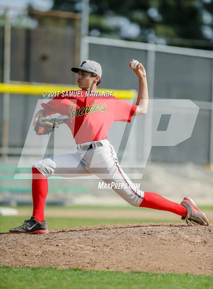 Thumbnail 3 in Taft vs Granada Hills Charter photogallery.