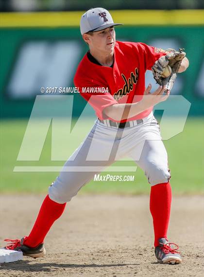 Thumbnail 2 in Taft vs Granada Hills Charter photogallery.
