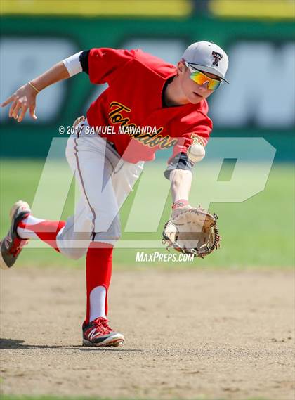 Thumbnail 2 in Taft vs Granada Hills Charter photogallery.