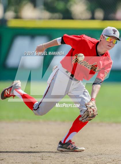 Thumbnail 3 in Taft vs Granada Hills Charter photogallery.