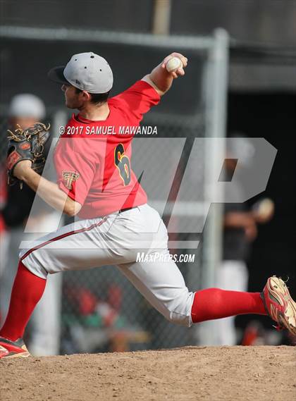 Thumbnail 3 in Taft vs Granada Hills Charter photogallery.