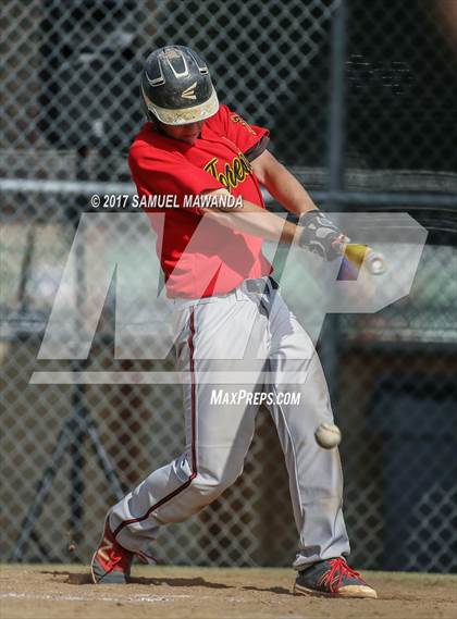 Thumbnail 2 in Taft vs Granada Hills Charter photogallery.