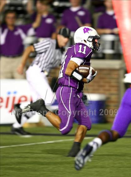 Thumbnail 3 in East St. Louis vs. Elder (Skyline Crosstown Showdown) photogallery.
