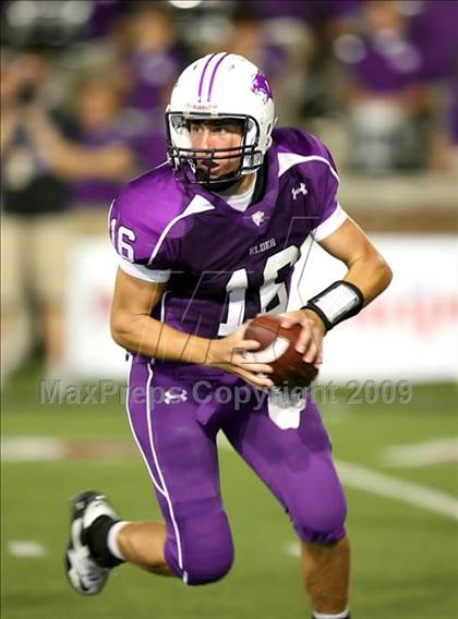 Thumbnail 3 in East St. Louis vs. Elder (Skyline Crosstown Showdown) photogallery.