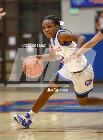 Thumbnail 3 in Grand Oaks vs The Woodlands photogallery.