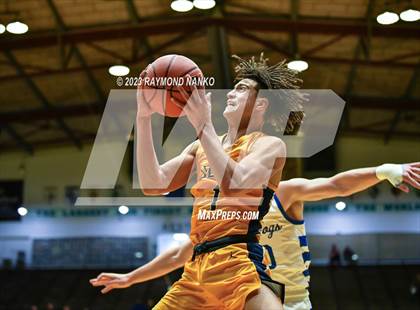 Thumbnail 1 in Delta vs. Centerville (IHSAA 3A Sec 24 Semifinal) photogallery.