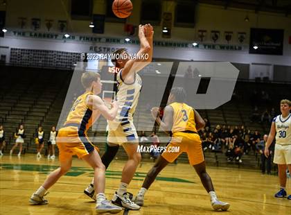 Thumbnail 3 in Delta vs. Centerville (IHSAA 3A Sec 24 Semifinal) photogallery.