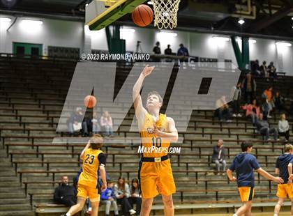 Thumbnail 2 in Delta vs. Centerville (IHSAA 3A Sec 24 Semifinal) photogallery.