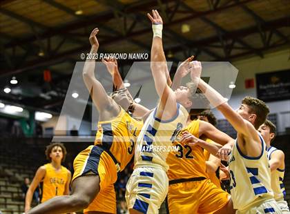 Thumbnail 2 in Delta vs. Centerville (IHSAA 3A Sec 24 Semifinal) photogallery.