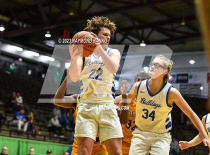 Thumbnail 2 in Delta vs. Centerville (IHSAA 3A Sec 24 Semifinal) photogallery.