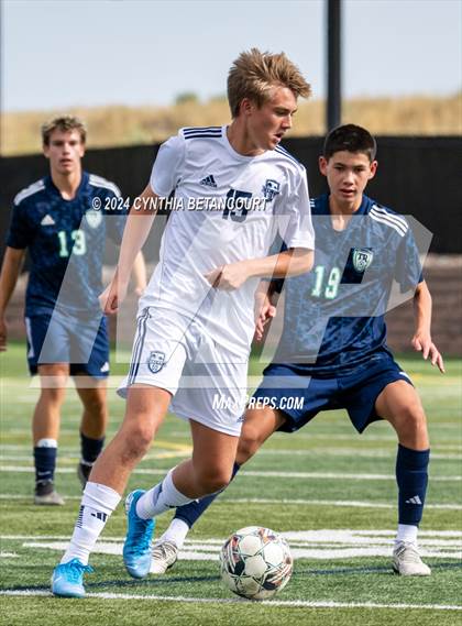 Thumbnail 3 in Valor Christian vs Thunder Ridge photogallery.