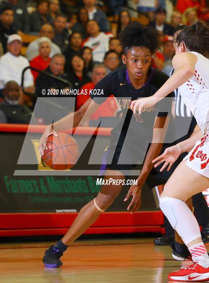 Thumbnail 2 in Mater Dei vs. Lynwood (CIF SS Open Playoffs) photogallery.