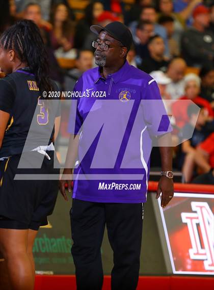 Thumbnail 1 in Mater Dei vs. Lynwood (CIF SS Open Playoffs) photogallery.