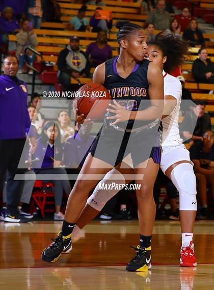 Thumbnail 3 in Mater Dei vs. Lynwood (CIF SS Open Playoffs) photogallery.
