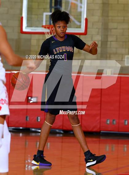 Thumbnail 1 in Mater Dei vs. Lynwood (CIF SS Open Playoffs) photogallery.