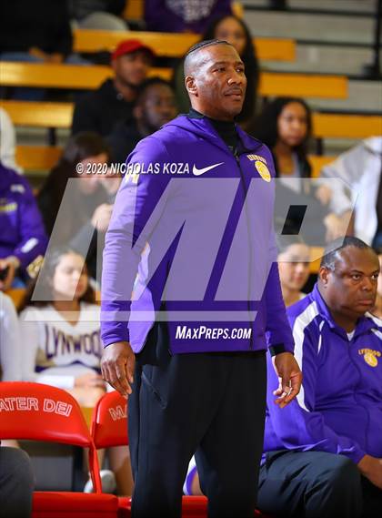 Thumbnail 1 in Mater Dei vs. Lynwood (CIF SS Open Playoffs) photogallery.