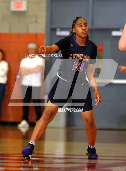 Thumbnail 3 in Mater Dei vs. Lynwood (CIF SS Open Playoffs) photogallery.