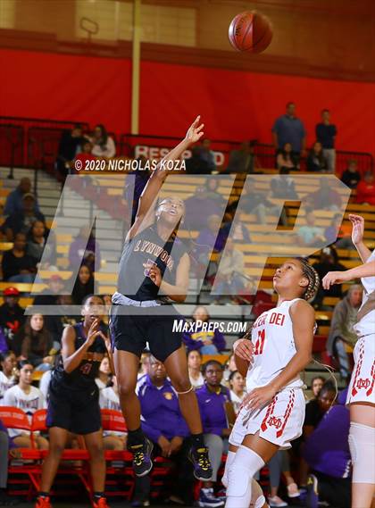 Thumbnail 2 in Mater Dei vs. Lynwood (CIF SS Open Playoffs) photogallery.
