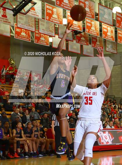 Thumbnail 2 in Mater Dei vs. Lynwood (CIF SS Open Playoffs) photogallery.