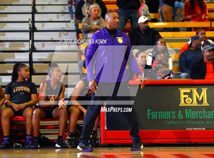 Thumbnail 2 in Mater Dei vs. Lynwood (CIF SS Open Playoffs) photogallery.