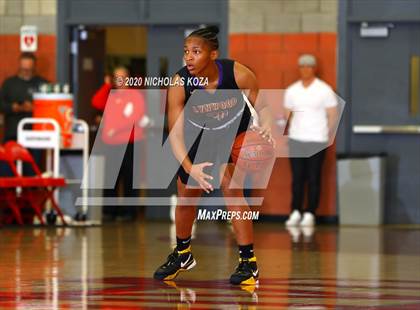 Thumbnail 3 in Mater Dei vs. Lynwood (CIF SS Open Playoffs) photogallery.