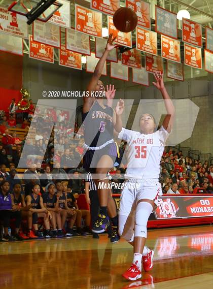 Thumbnail 1 in Mater Dei vs. Lynwood (CIF SS Open Playoffs) photogallery.