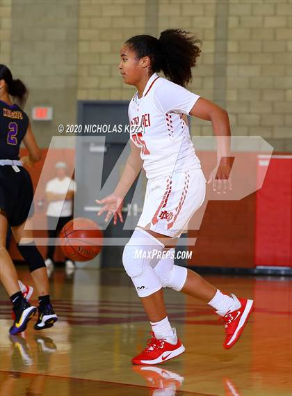 Thumbnail 1 in Mater Dei vs. Lynwood (CIF SS Open Playoffs) photogallery.