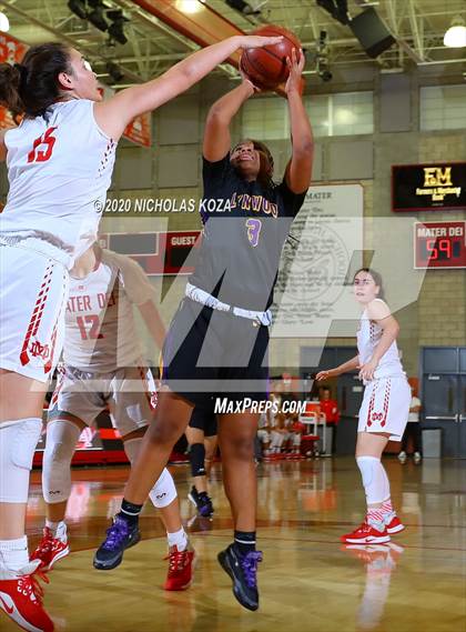 Thumbnail 3 in Mater Dei vs. Lynwood (CIF SS Open Playoffs) photogallery.