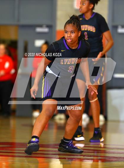 Thumbnail 1 in Mater Dei vs. Lynwood (CIF SS Open Playoffs) photogallery.