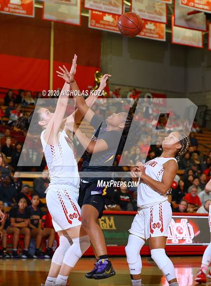 Thumbnail 2 in Mater Dei vs. Lynwood (CIF SS Open Playoffs) photogallery.