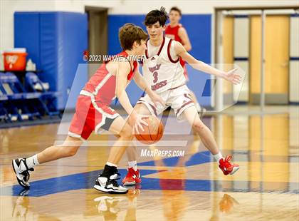 Thumbnail 2 in Dixie Heights vs Holy Cross photogallery.
