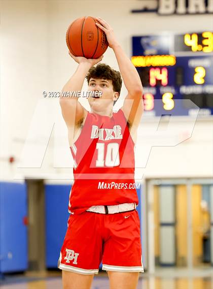 Thumbnail 2 in Dixie Heights vs Holy Cross photogallery.