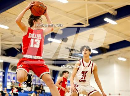 Thumbnail 2 in Dixie Heights vs Holy Cross photogallery.