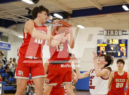 Thumbnail 2 in Dixie Heights vs Holy Cross photogallery.