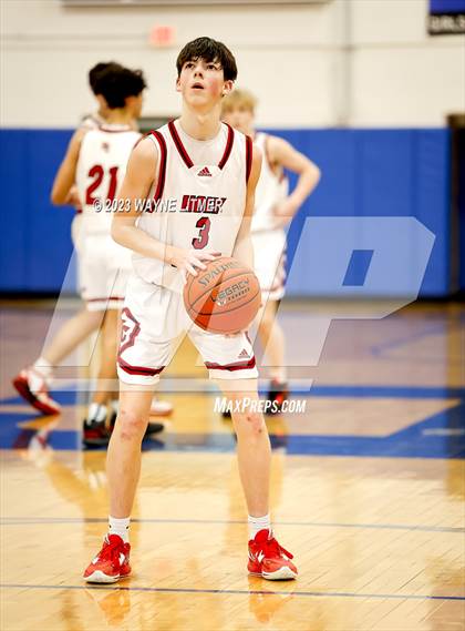 Thumbnail 2 in Dixie Heights vs Holy Cross photogallery.