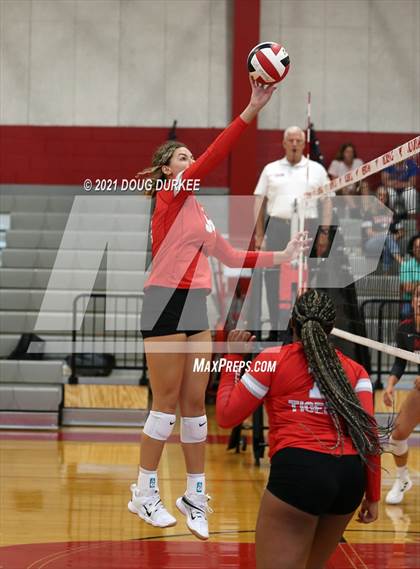 Thumbnail 1 in Fort Bend Travis @ Memorial photogallery.
