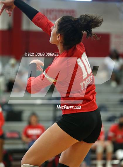 Thumbnail 3 in Fort Bend Travis @ Memorial photogallery.