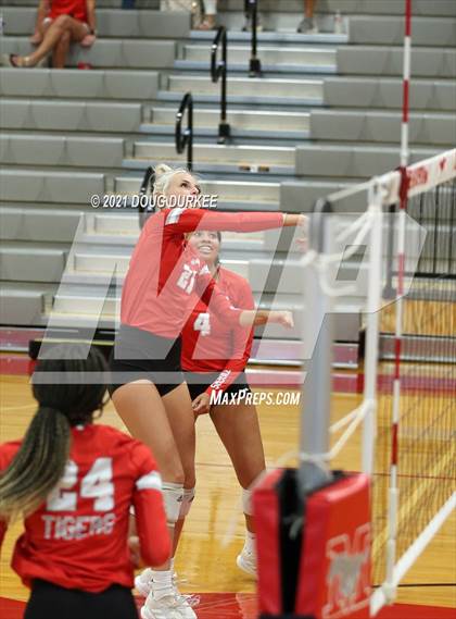 Thumbnail 1 in Fort Bend Travis @ Memorial photogallery.