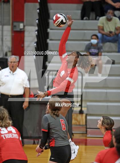 Thumbnail 1 in Fort Bend Travis @ Memorial photogallery.