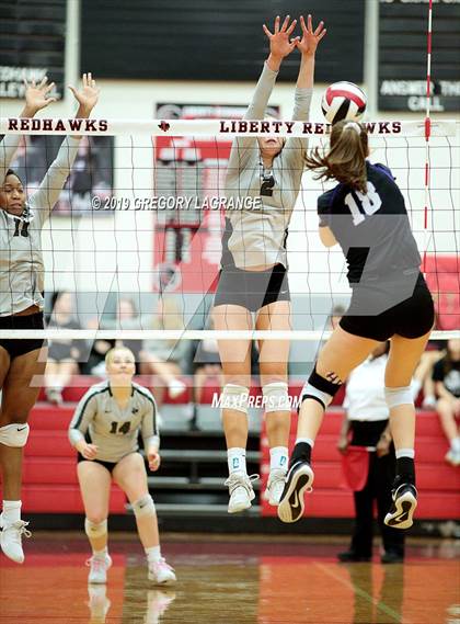 Thumbnail 1 in Independence vs Liberty photogallery.