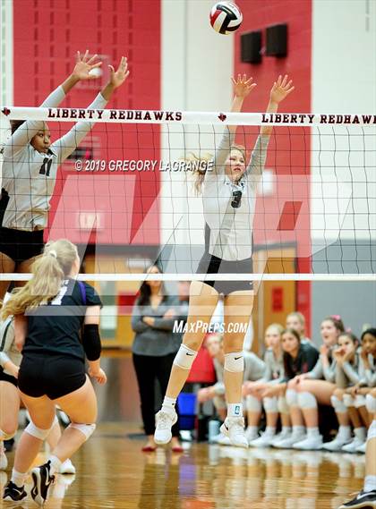 Thumbnail 1 in Independence vs Liberty photogallery.