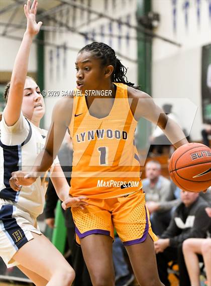 Thumbnail 3 in Heritage vs. Lynwood (MLK Showcase) photogallery.