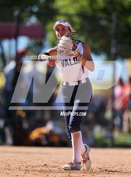 Thumbnail 3 in Chatfield vs. Valor Christian (CHSAA 5A First Round) photogallery.