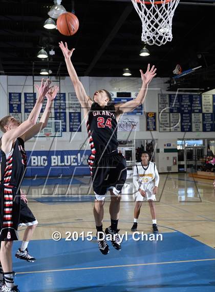 Thumbnail 2 in Grants vs. Cabrillo (MaxPreps Holiday Classic) photogallery.