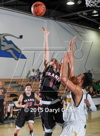Thumbnail 3 in Grants vs. Cabrillo (MaxPreps Holiday Classic) photogallery.