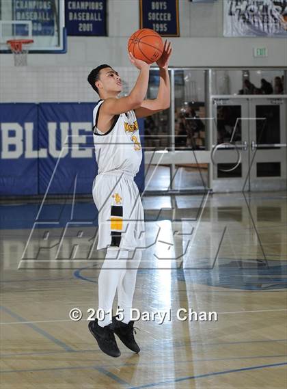 Thumbnail 3 in Grants vs. Cabrillo (MaxPreps Holiday Classic) photogallery.